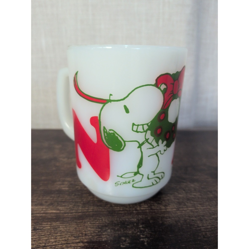 Fire King Snoopy Coffee Mug Christmas Noel Wreath Peanuts Milk Glass Cup